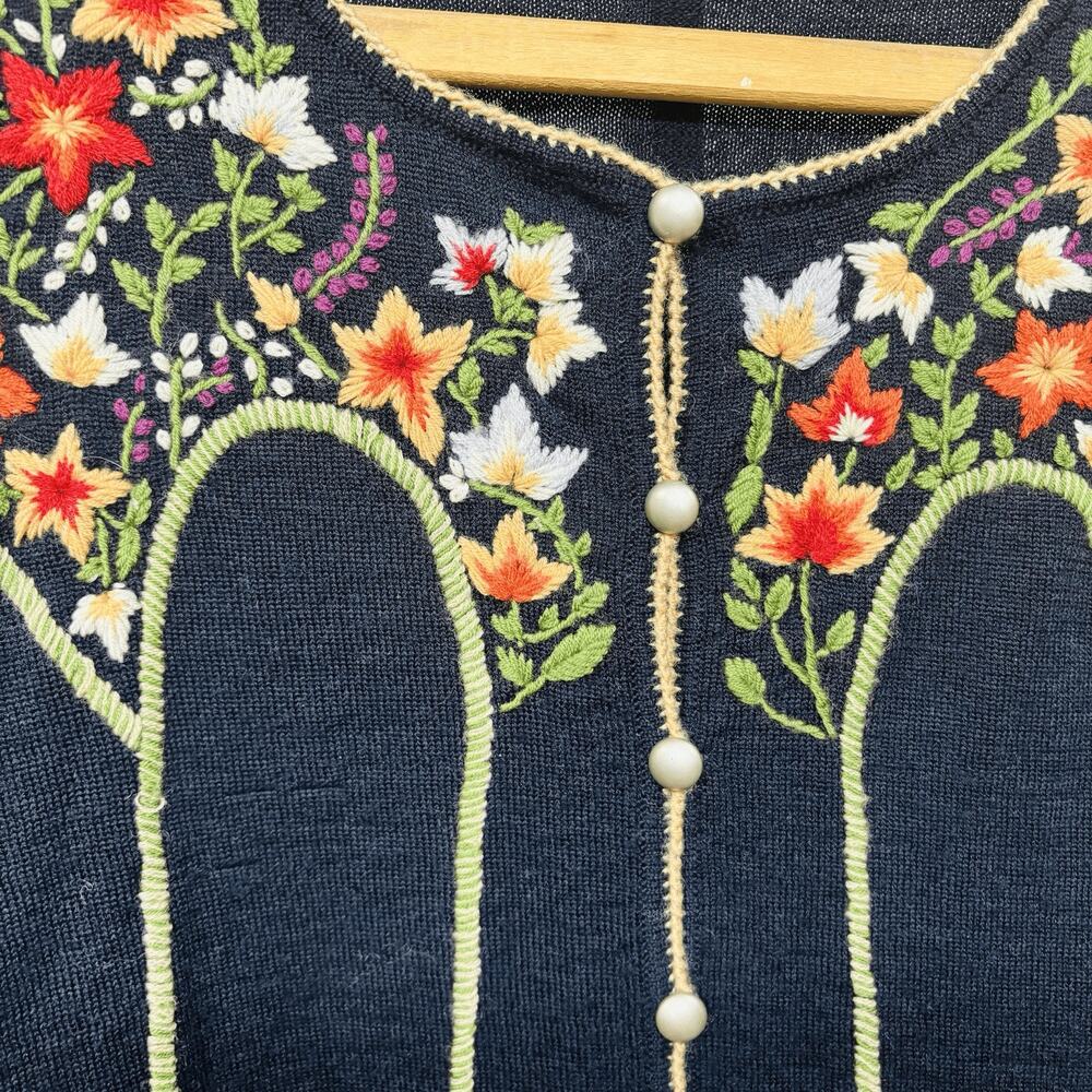 Lightweight Wool Cardigan Sweater Vtg Embroidered Flowers Grandma Boho Hippie - Picture 3 of 10